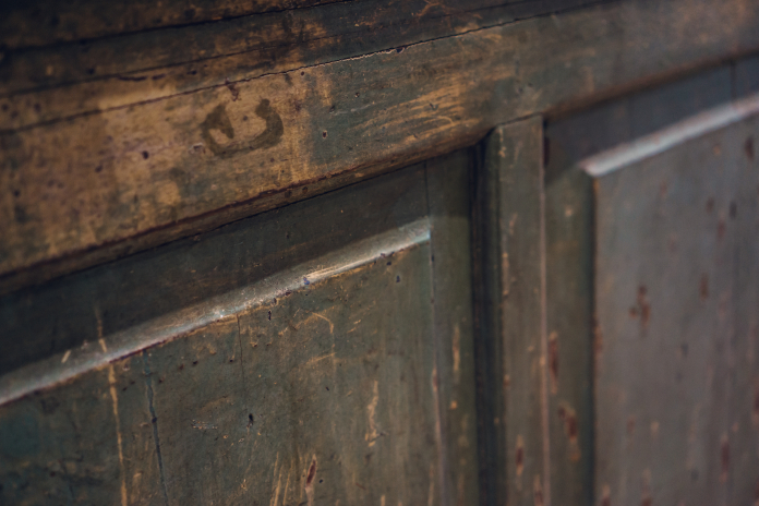 How Ercol Restoration Protects Elm Seats and Original Patina