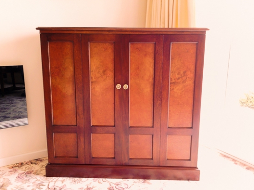 Bifolding Doors Tv Cabinet