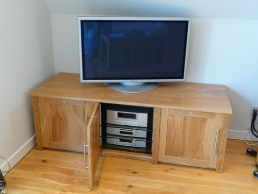 Oak Av Cupboard