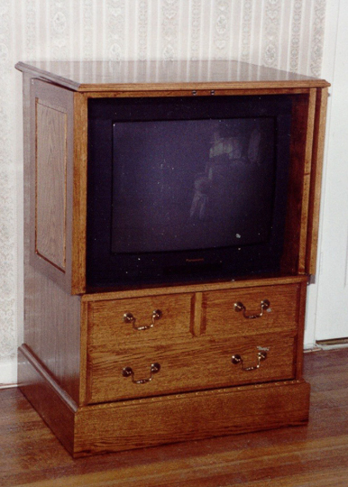 Oak Tv Cabinet With Lower Drawers